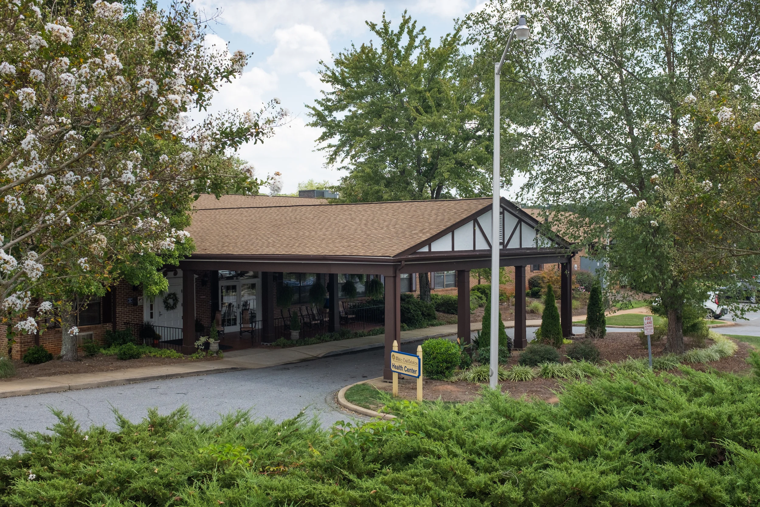 Exterior view of White Oak Manor Charlotte entrance