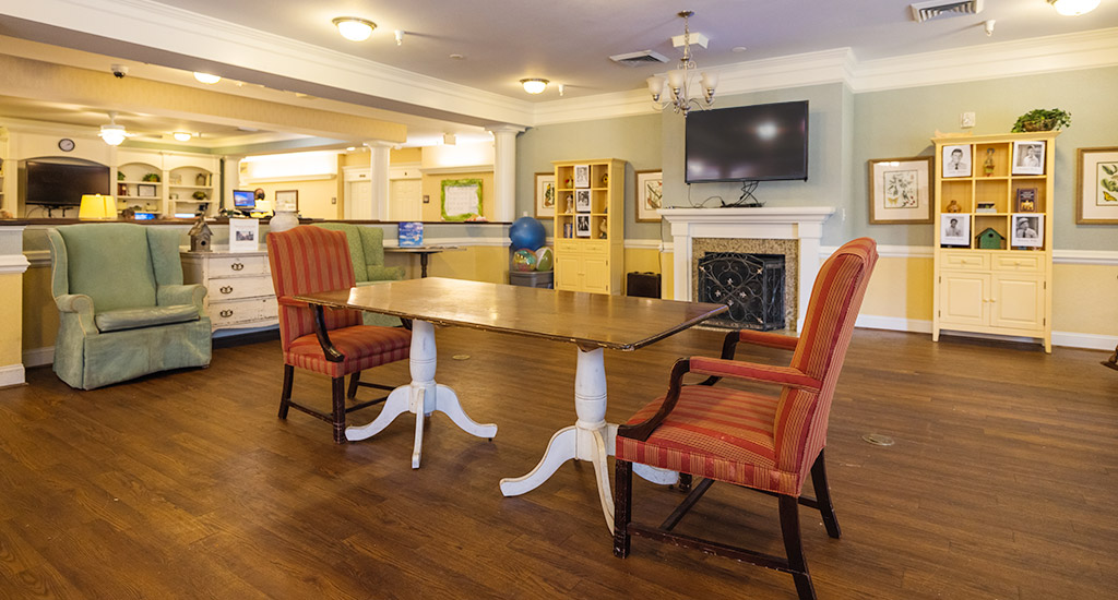 Common living area with seating and decor