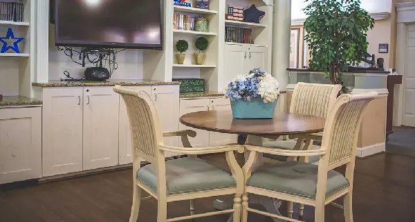Cozy common area with a table and chairs
