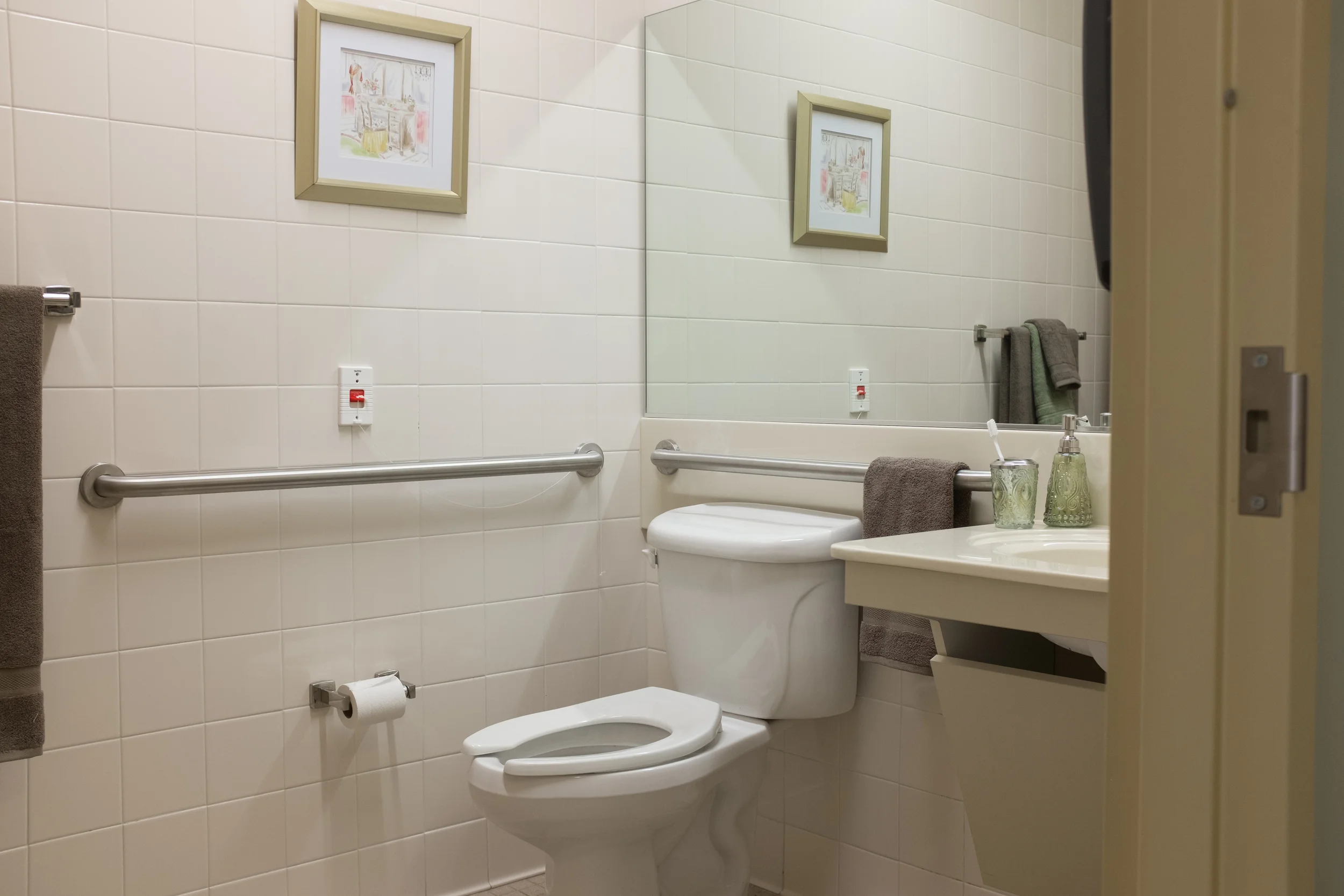 Interior bathroom space with decor
