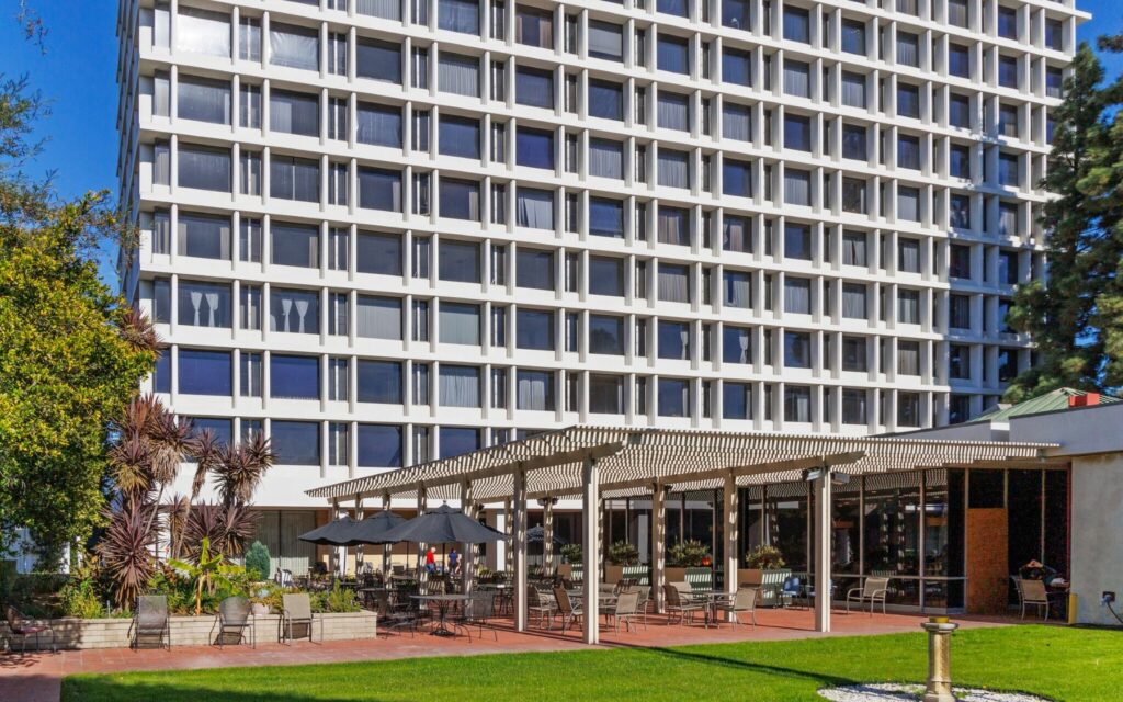 Bay Towers at Bixby Knolls