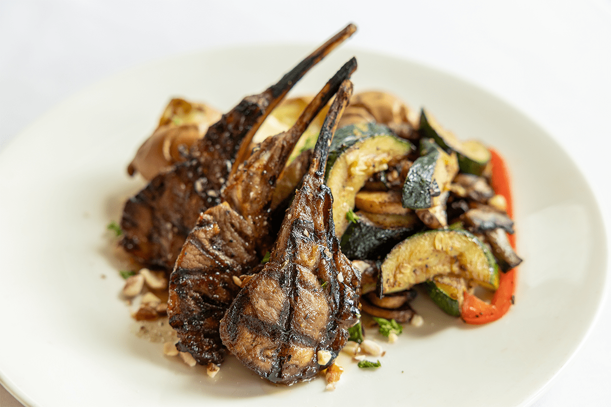 Grilled lamb chops with mixed vegetables