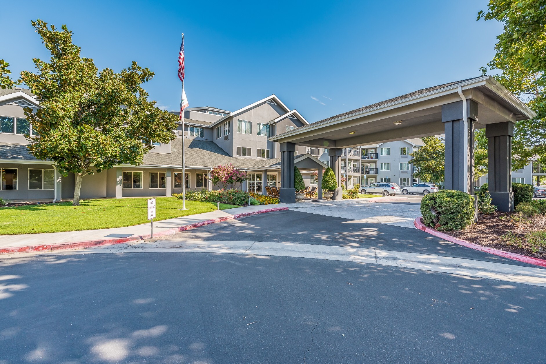 Exterior view of Solstice Senior Living at Clovis entrance
