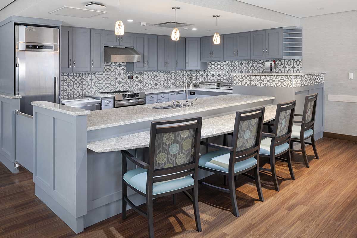 Modern kitchen with seating area