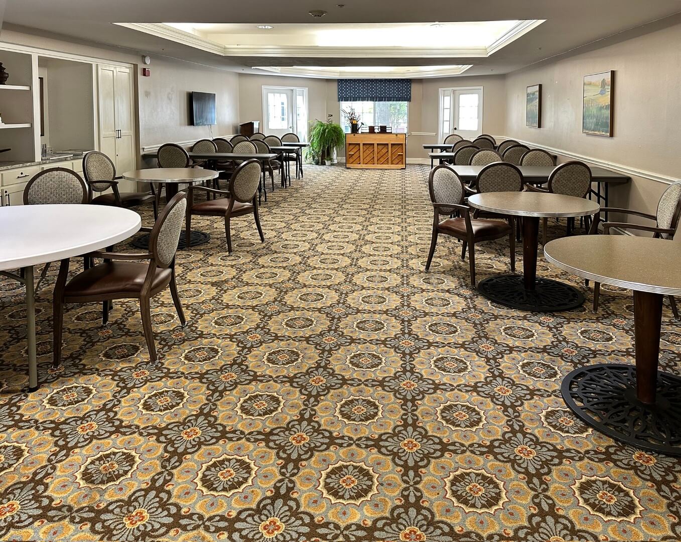 Interior view of a common area with tables and chairs