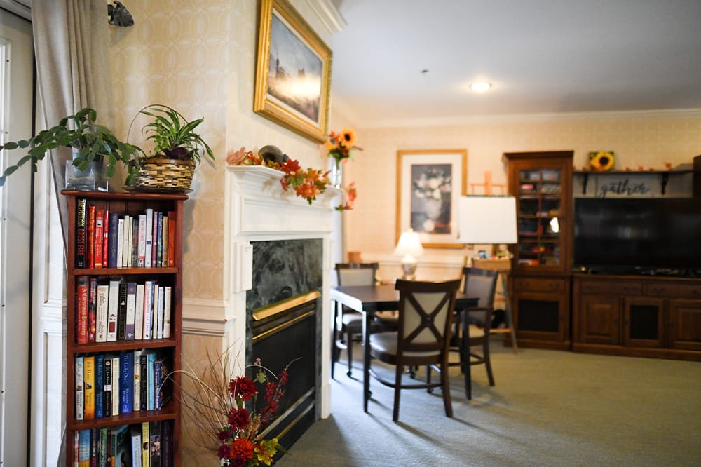 Cozy common area with bookshelves and seating