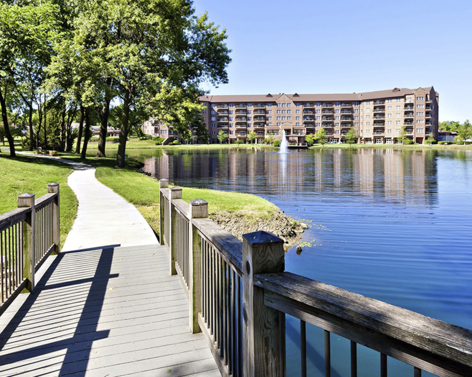 Scenic view of Lakeview Village by the water