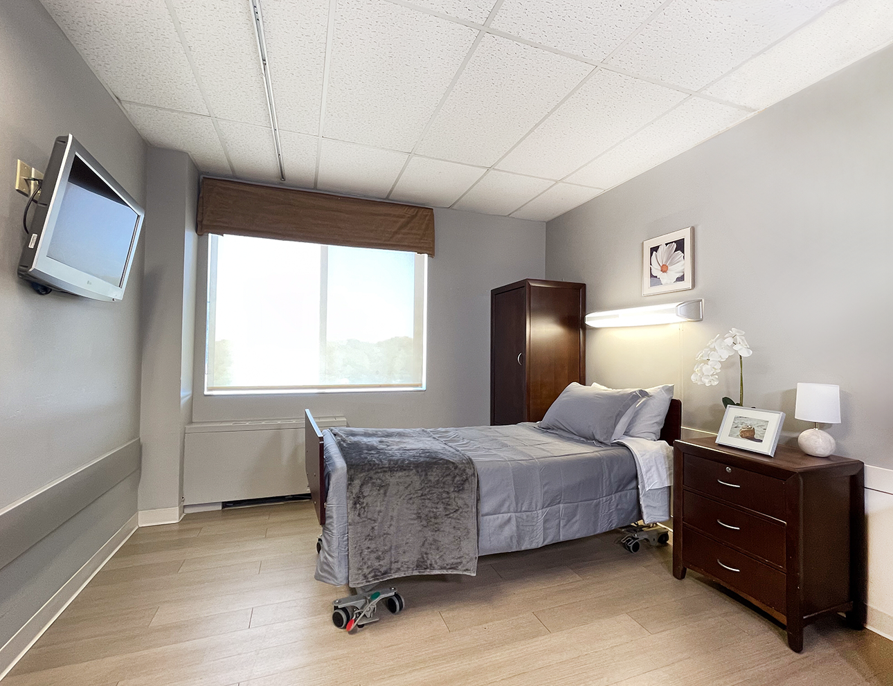Cozy resident room with a bed and lamp