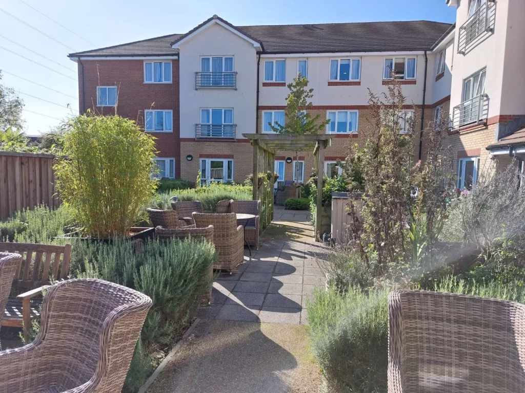 Pear Tree Court Care Home – Care UK