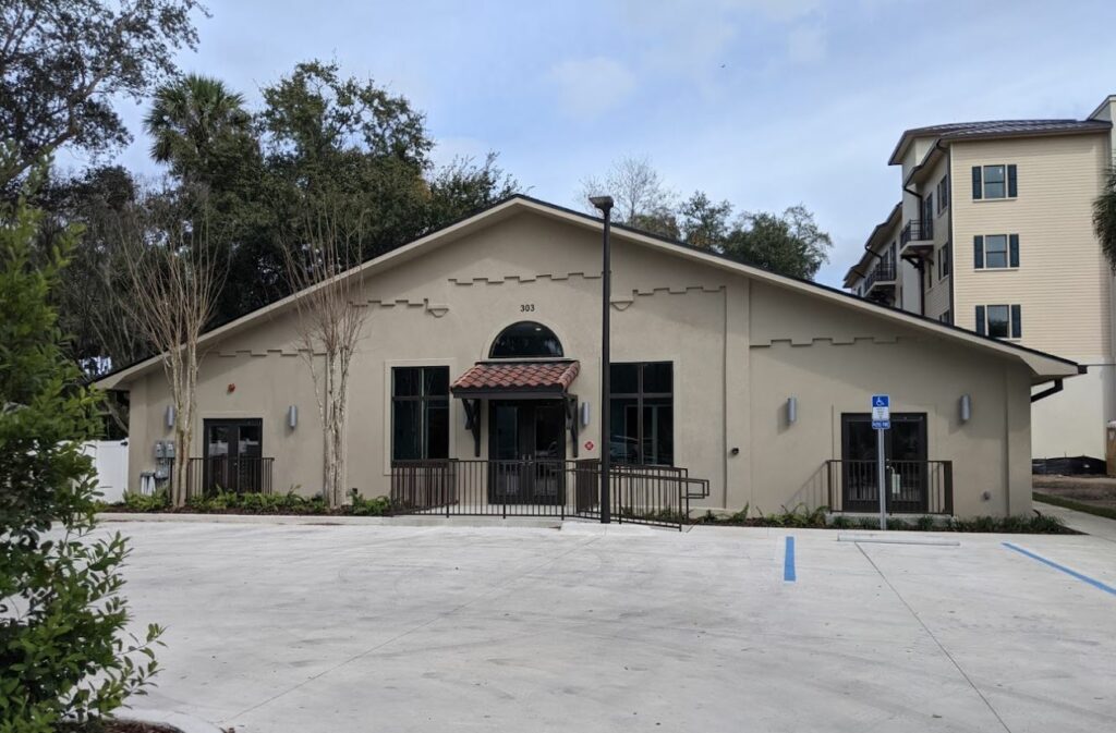 Alba Court – Residences and Adult Day Care Center