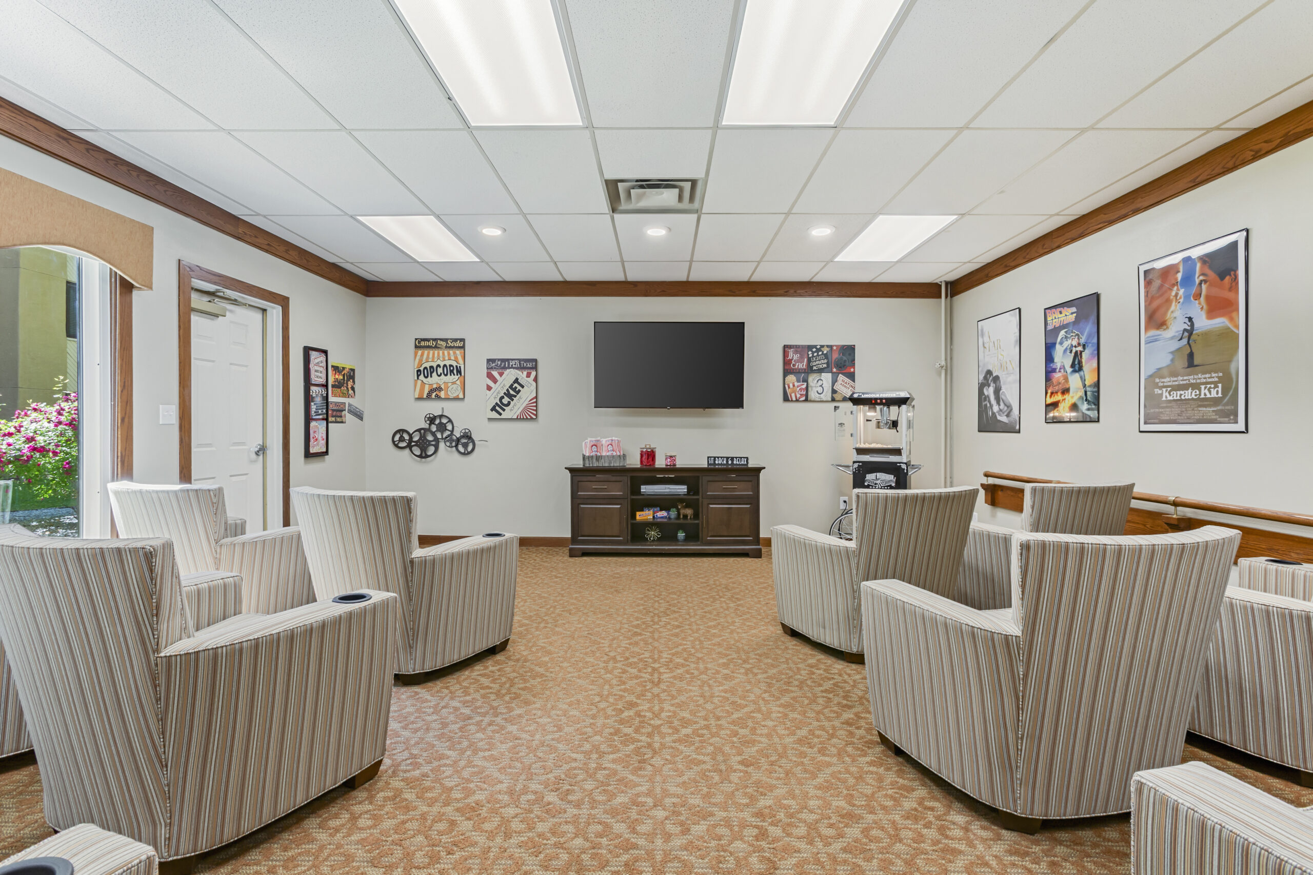 Cozy common area with comfortable seating and entertainment options