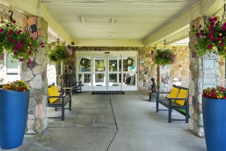Entrance of Solista Newberg with seating and flowers