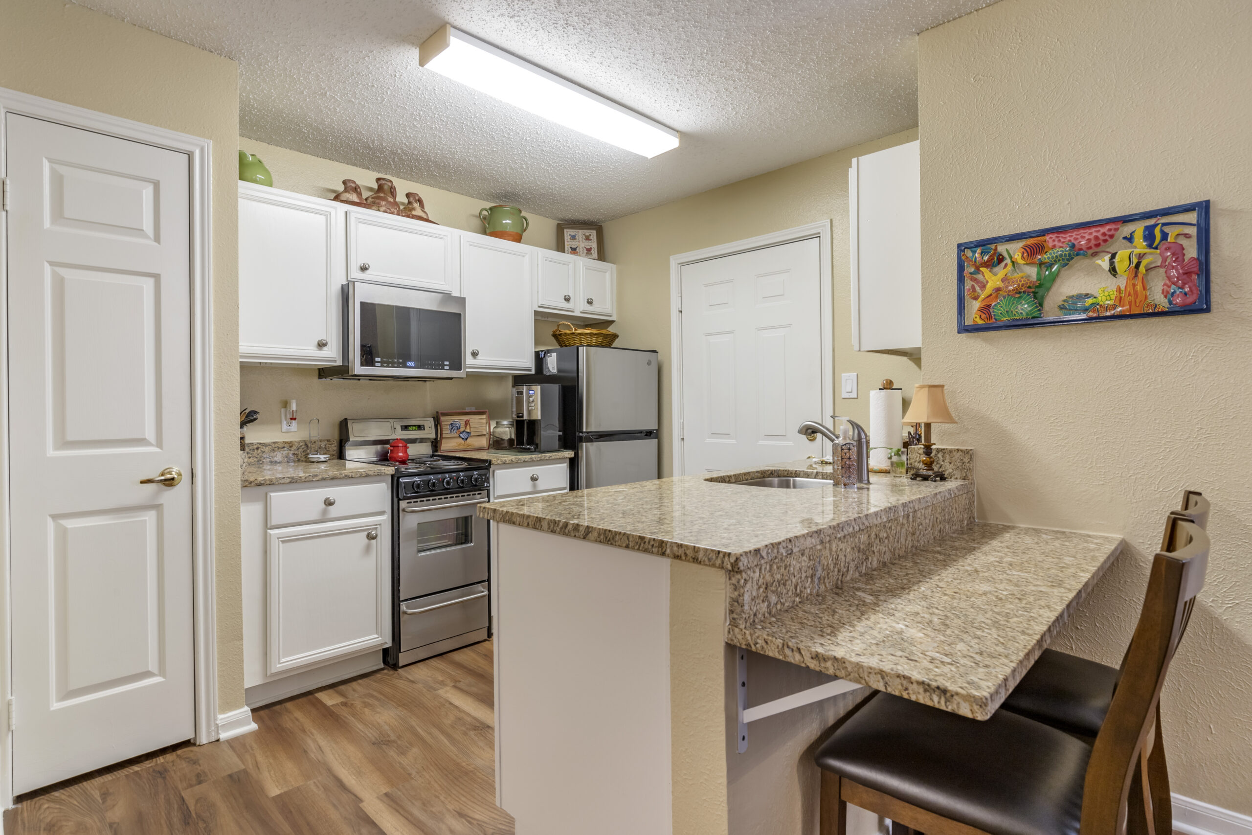 Well-equipped kitchen in a resident room