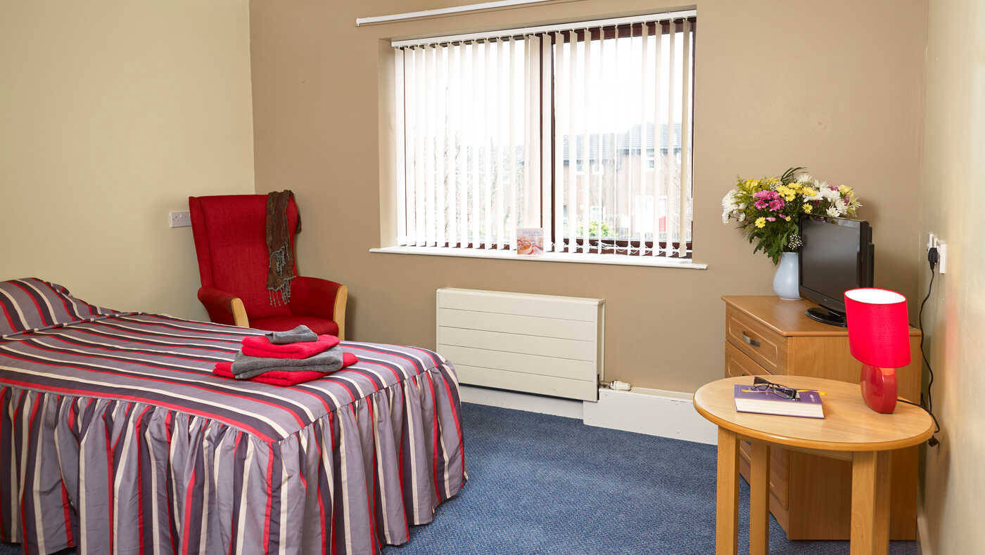 Cozy resident room with a bed and flowers