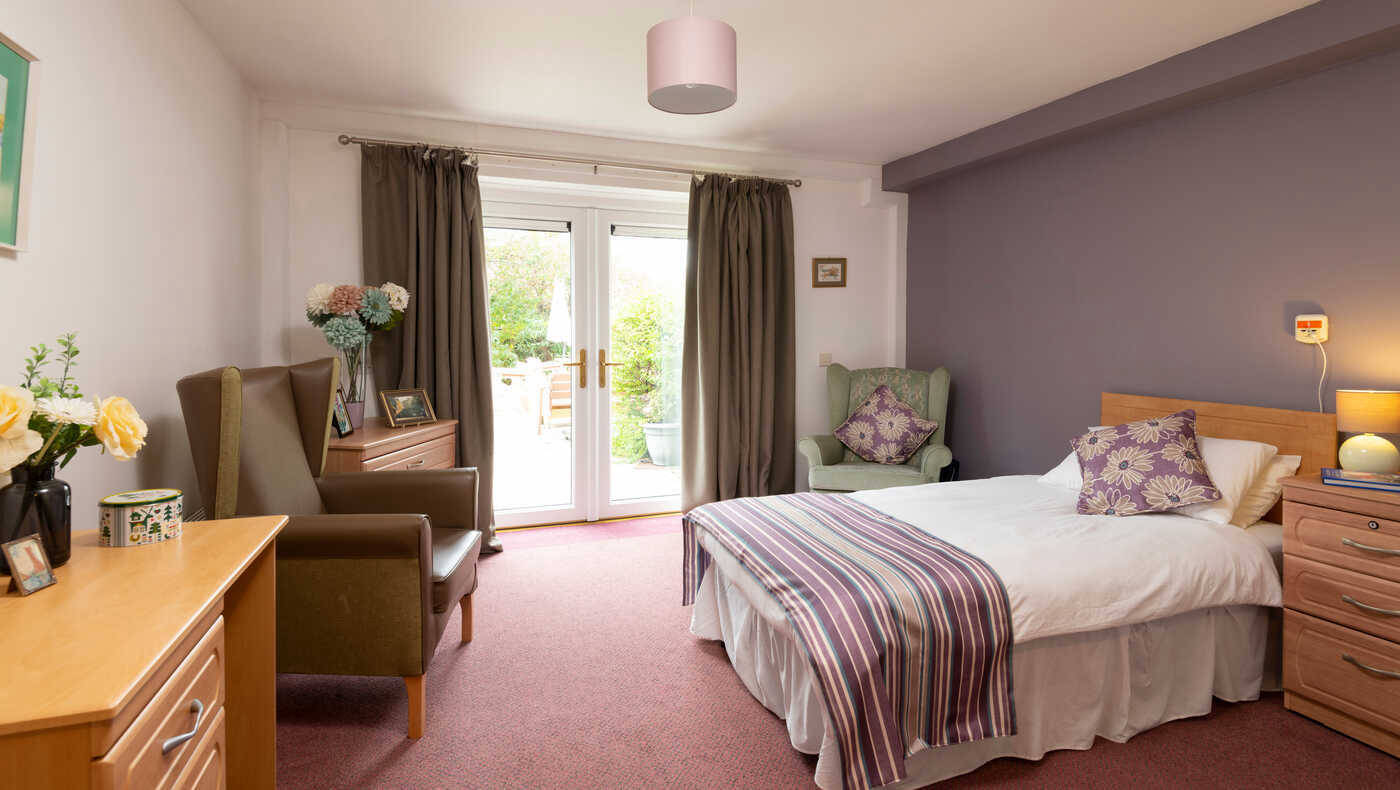 Well-furnished private resident room with garden access