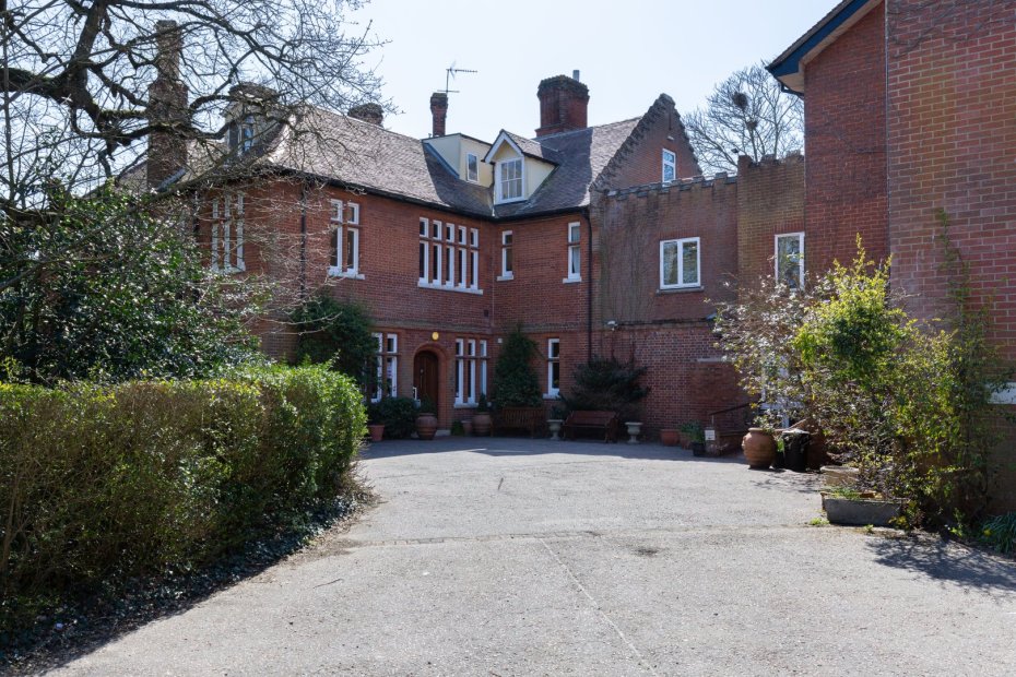 Exterior view of Oaklands House Care Centre