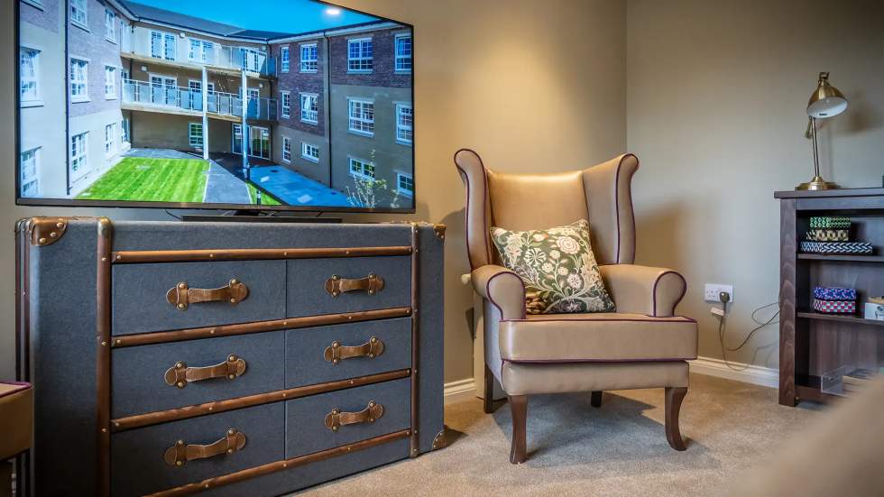 Cozy common area with a TV and chairs