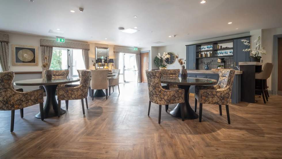 Bright dining room with modern decor and seating