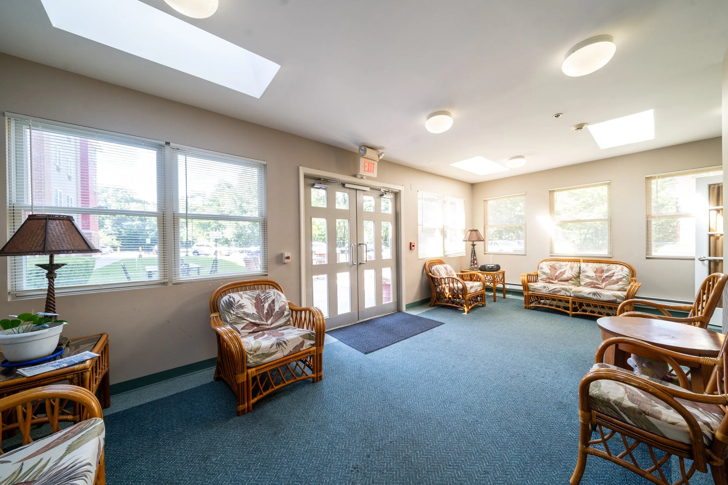 Common area with seating in a senior care facility.