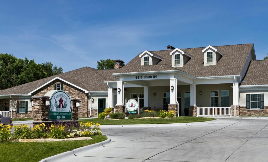 Country House at Lincoln (84th & Pine Lake)