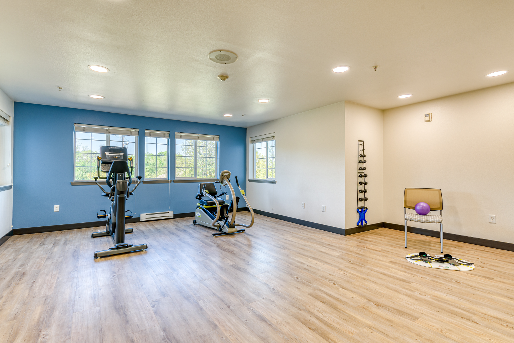 Well-equipped fitness room with exercise machines