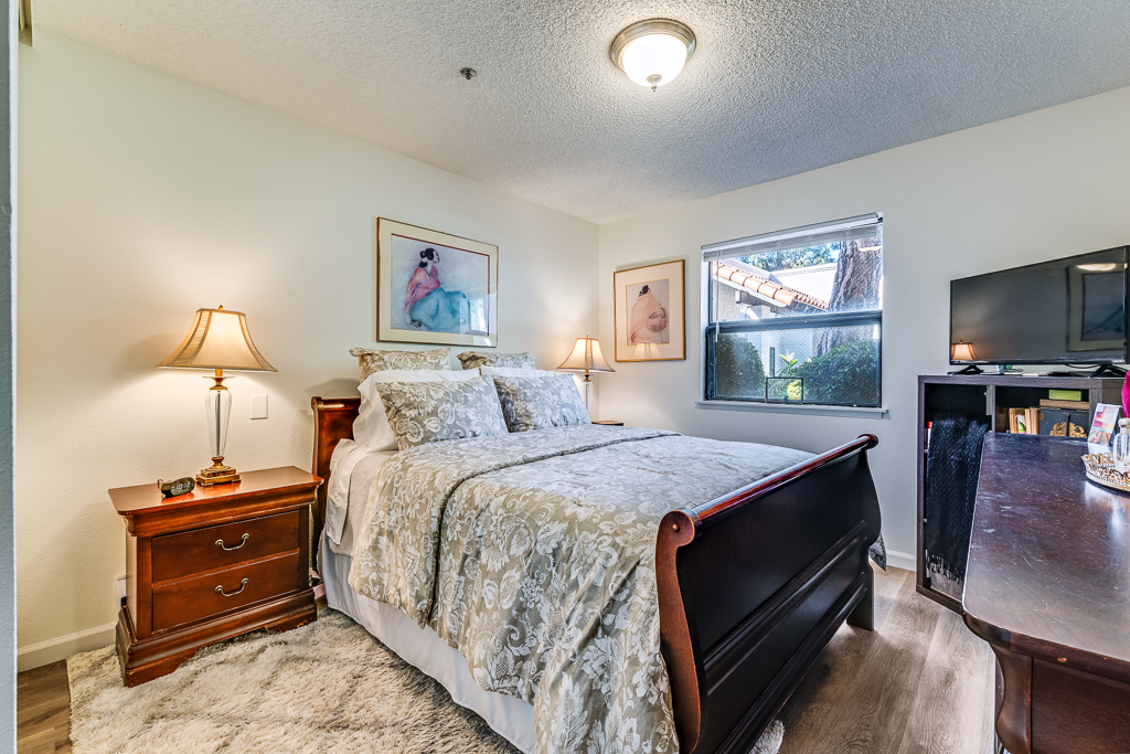 Well-furnished private resident room with window