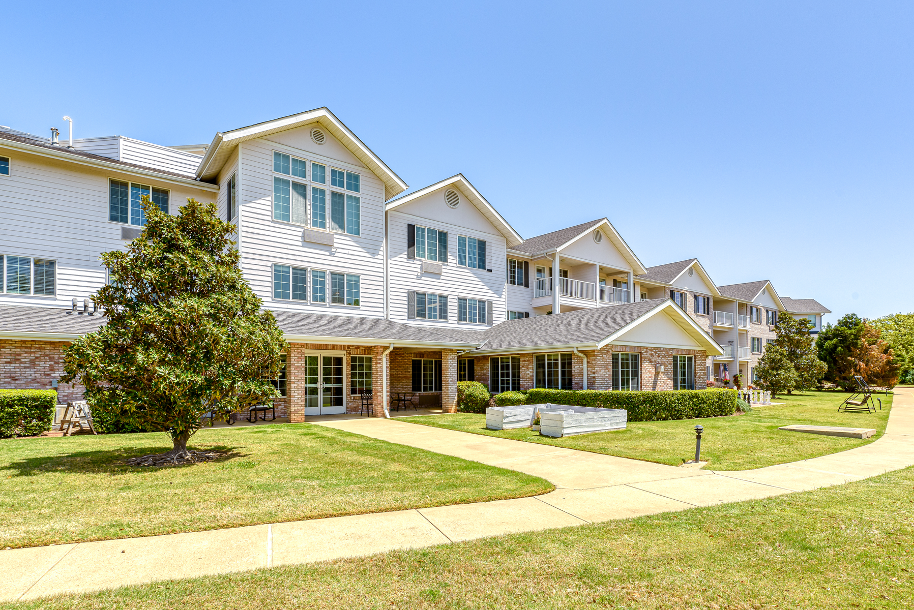 Exterior view of Solstice Senior Living at Grapevine