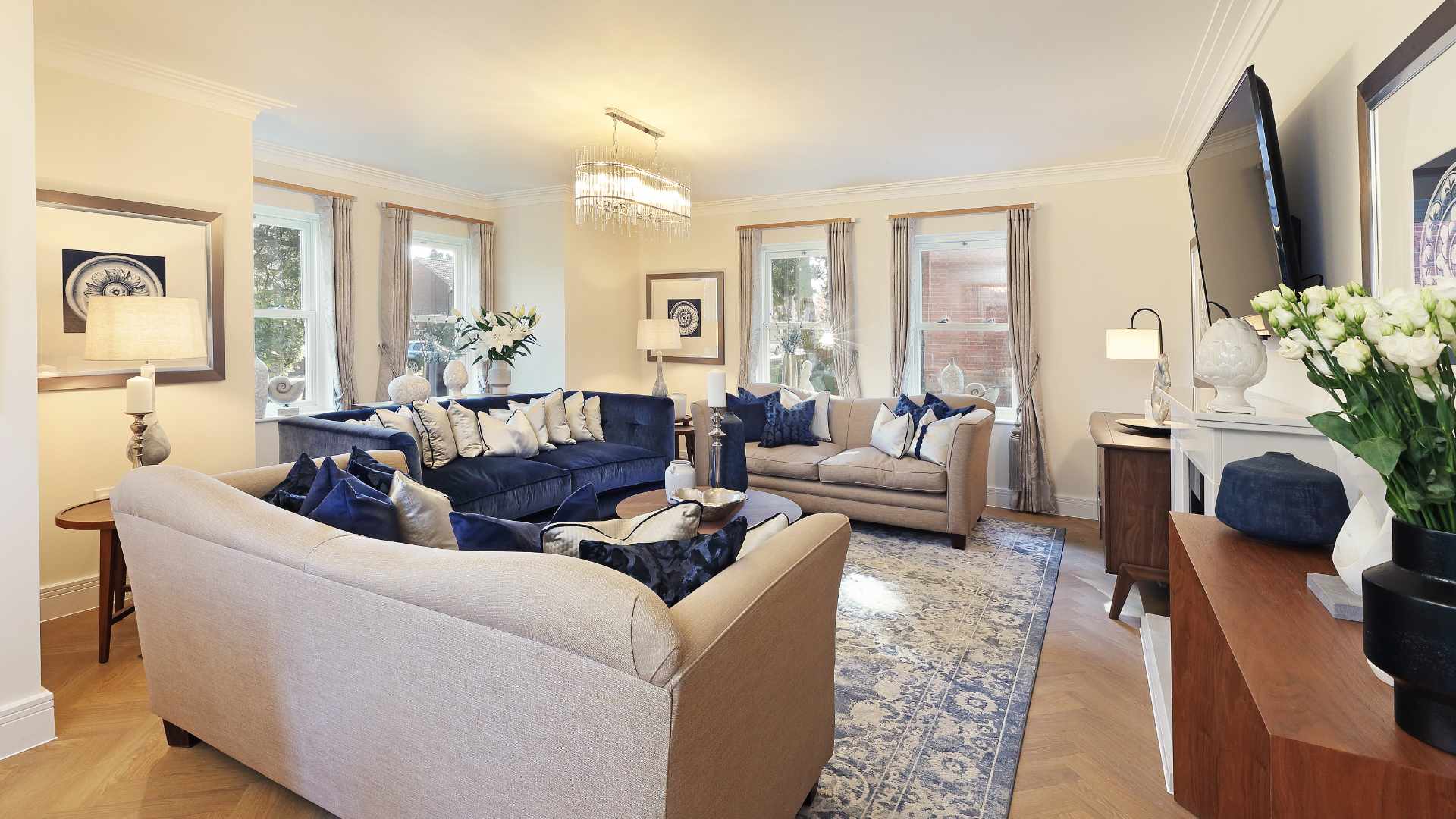 Cozy common area with comfortable seating.