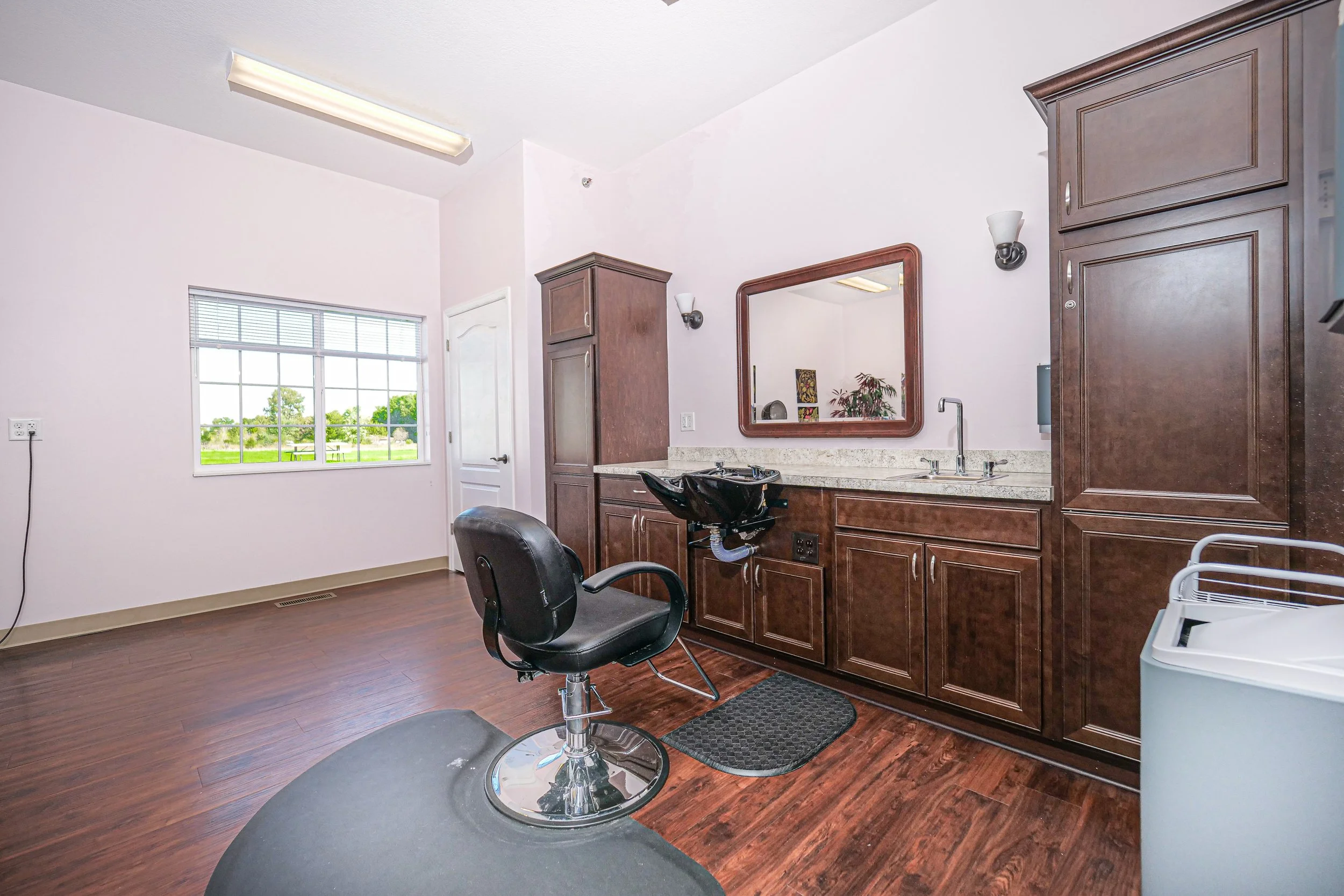 Beauty salon area with chairs and mirrors