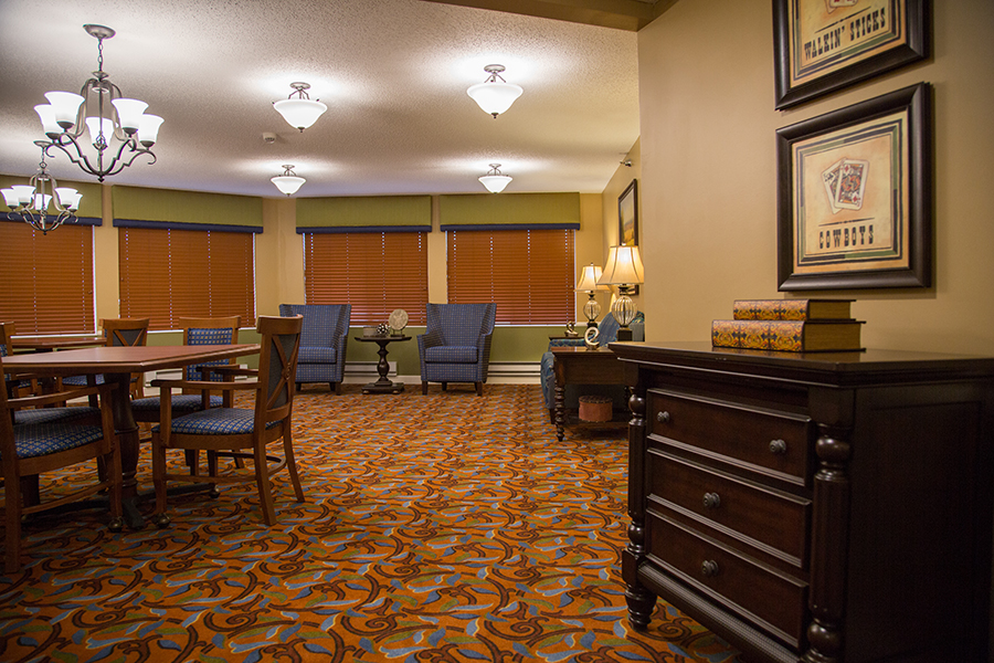 Common area with seating and decorative elements