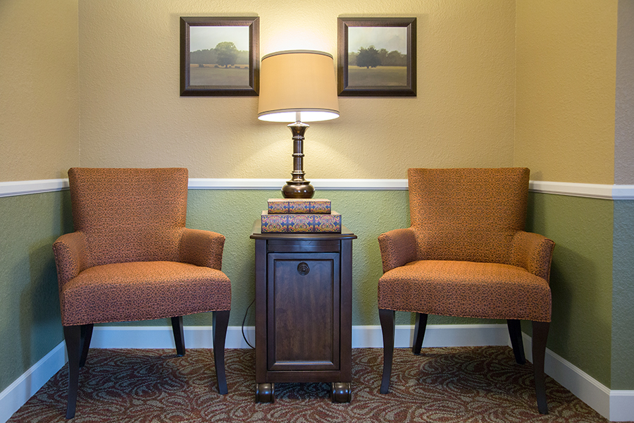 Cozy seating area with lamps and decor