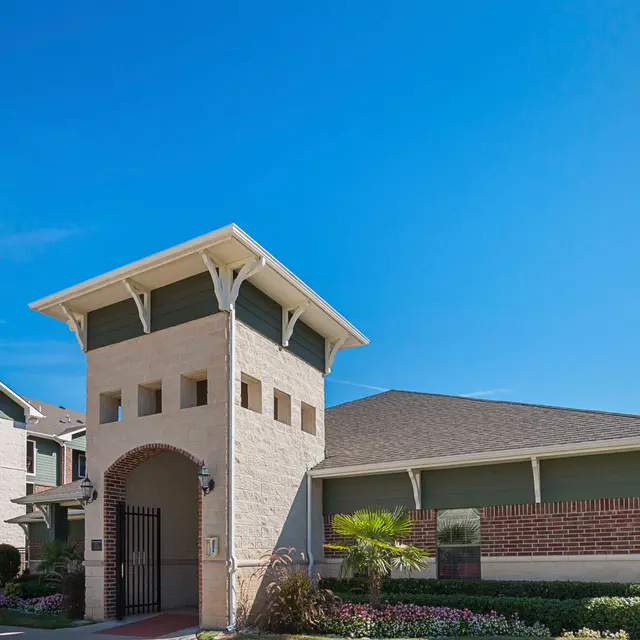 Exterior view of Oak Timbers Fort Worth South facility