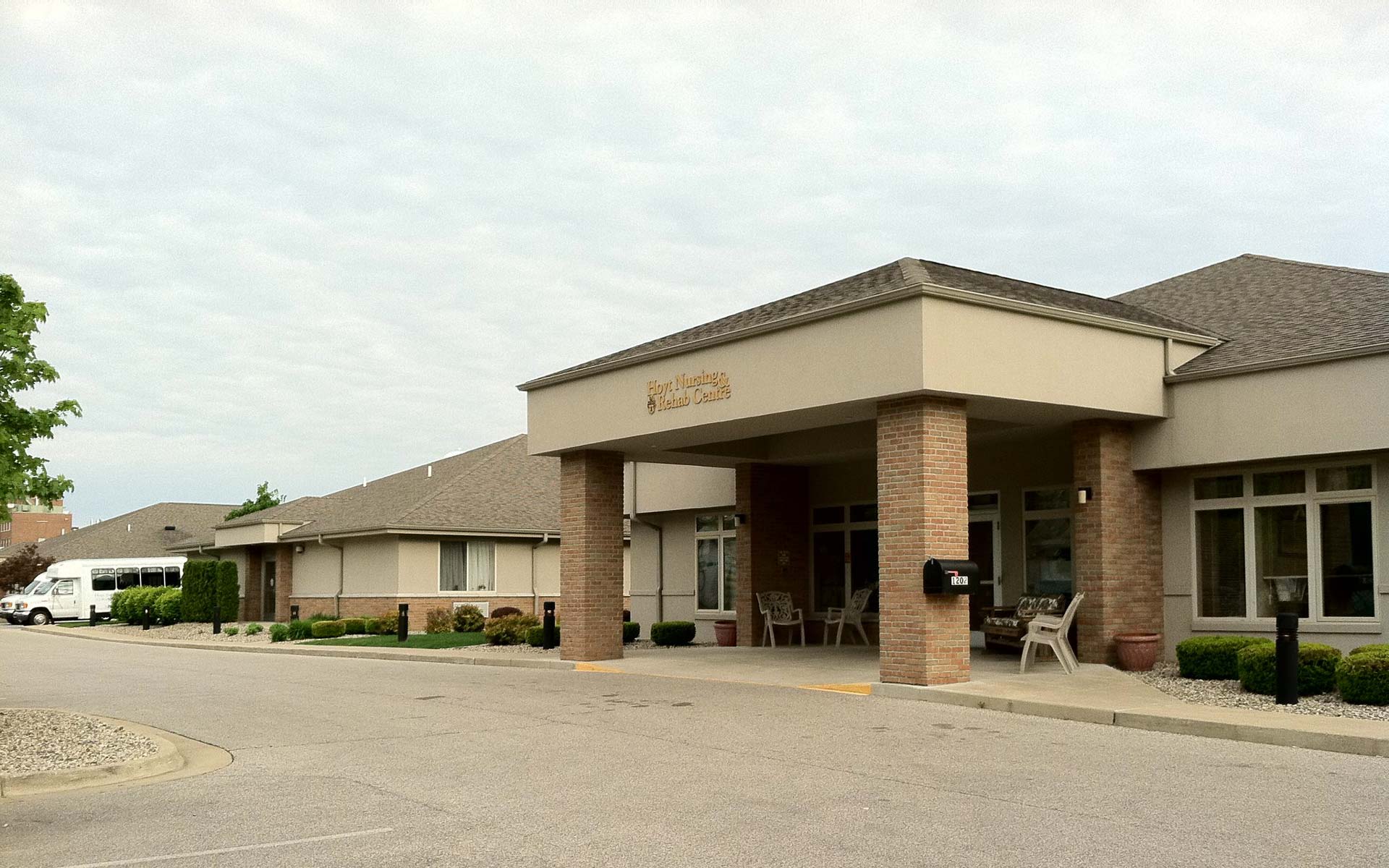 Exterior view of West Oaks Senior Care facility
