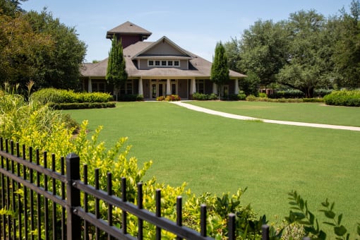 Exterior view of The Legacy at Walton Oaks