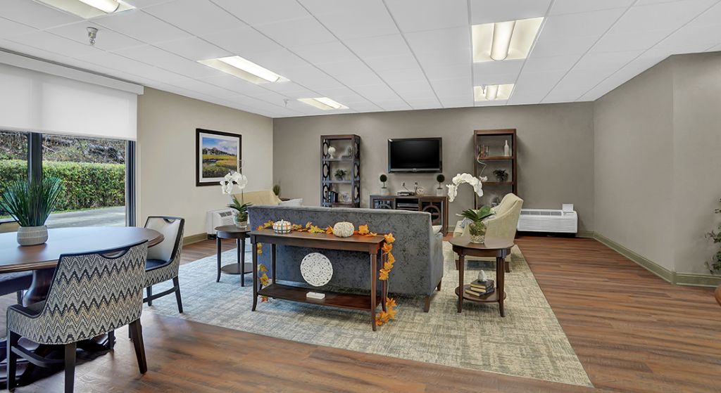 Well-decorated common area with cozy seating