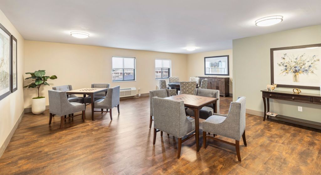 Common area with seating and decorative elements