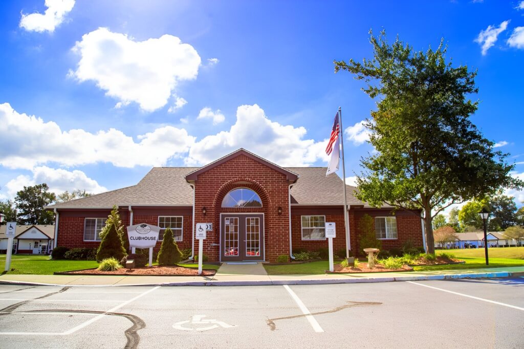 Shady Oak Village Apartments