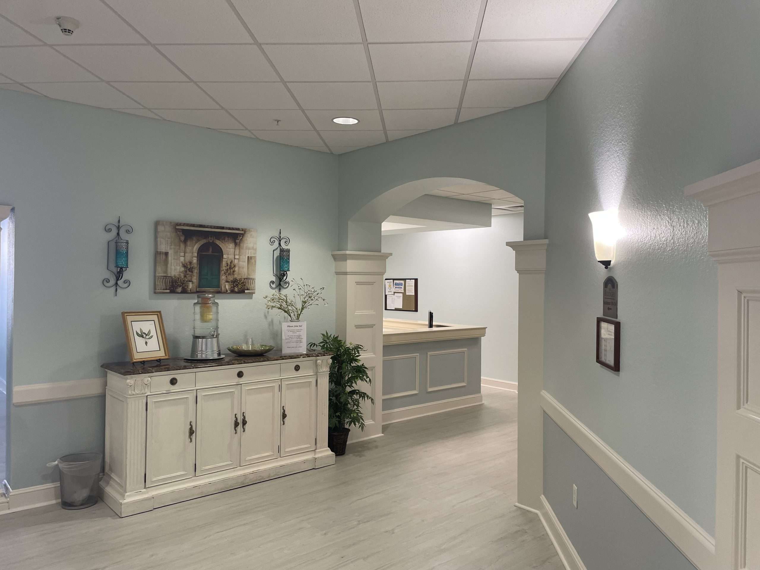 Welcoming interior lobby with a side table and decorations.