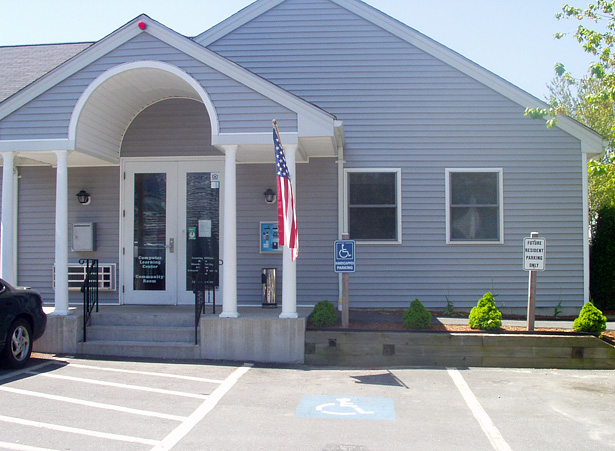 Front entrance of Peabody House facility.