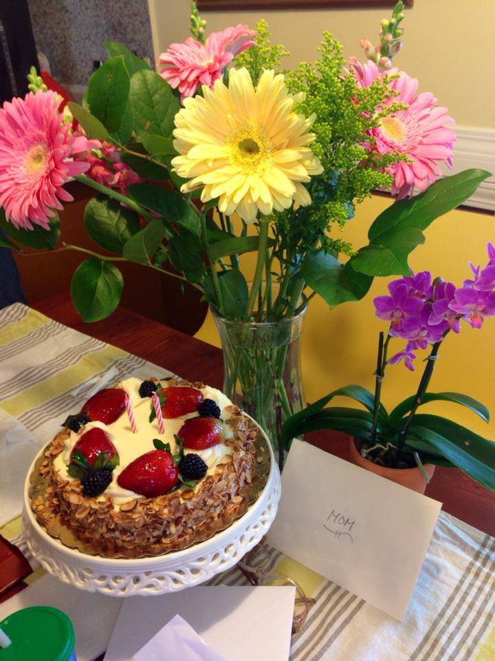 Cake with strawberries and flowers as decoration