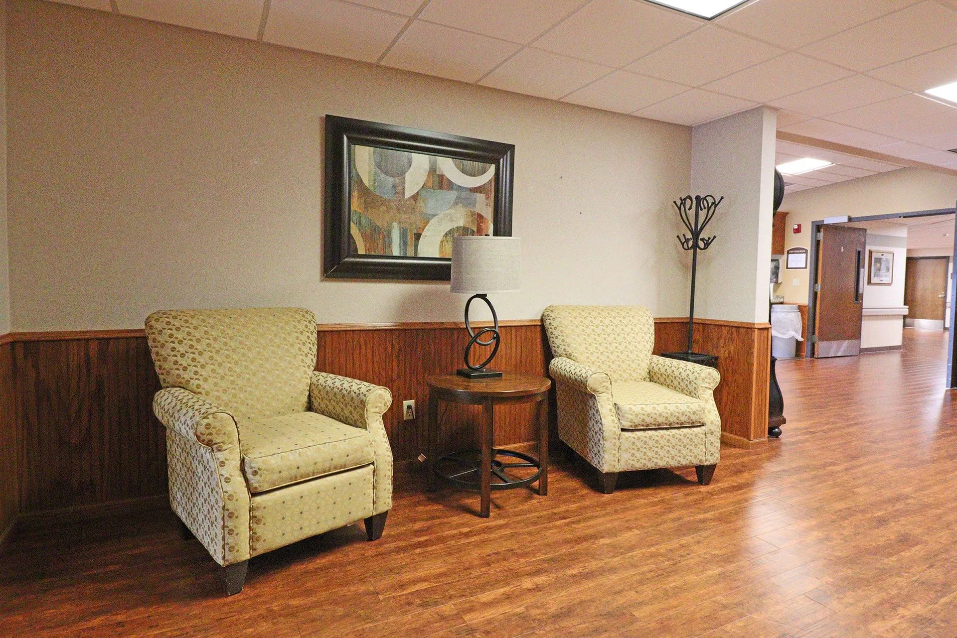 Seating area with chairs and a lamp in a common space