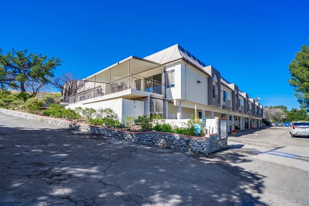 Exterior view of the Santa Clarita Post Acute facility