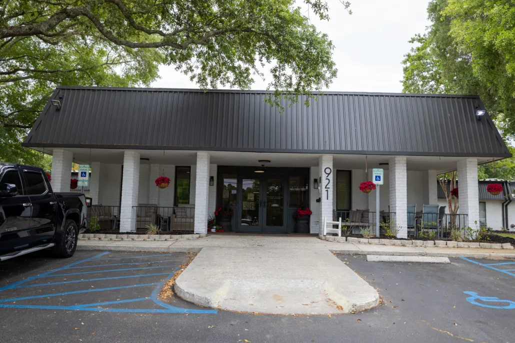 Exterior view of Oak Harbor Healthcare facility entrance