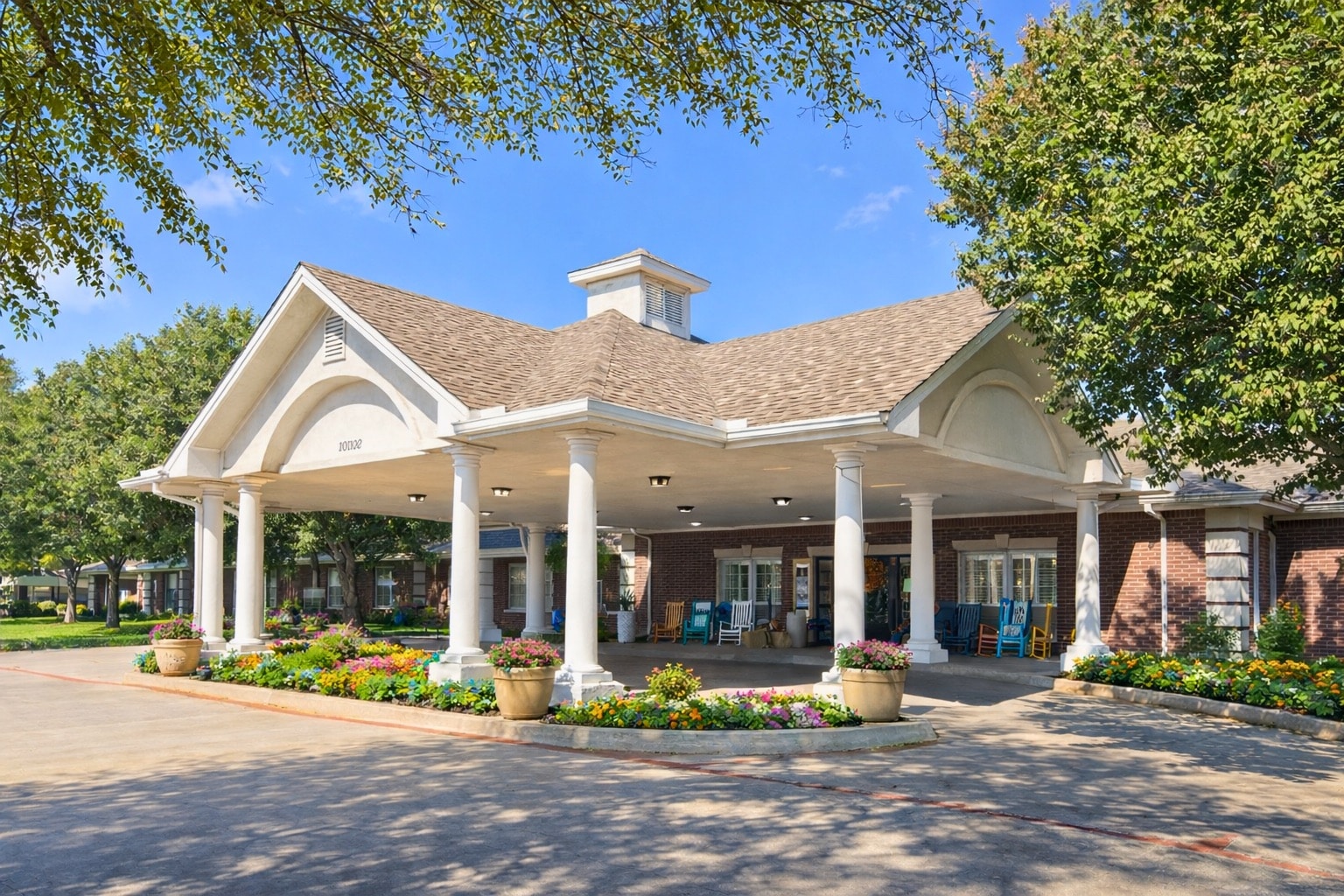 Welcoming entrance of Victoria Gardens of Frisco.