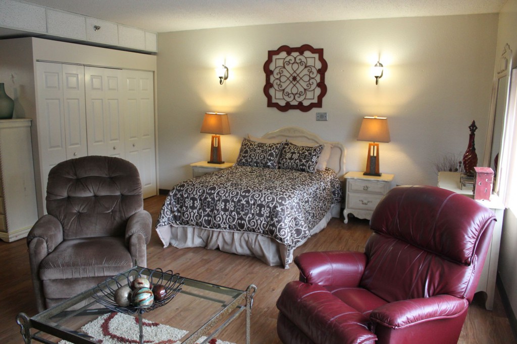 Cozy, decorated resident room with seating area