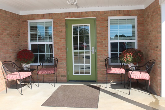 Front porch seating at Barkley Plantation
