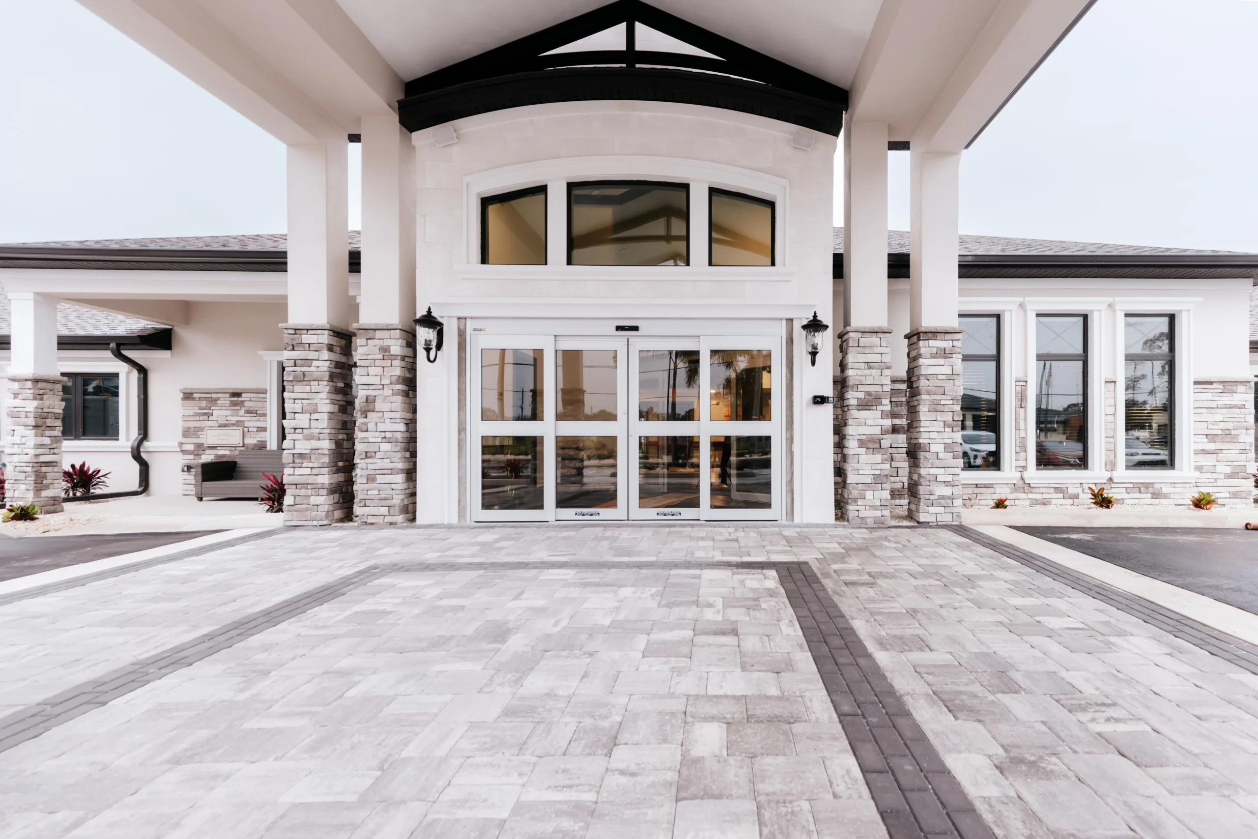Front entrance of Sarasota Villas of Holly Brook