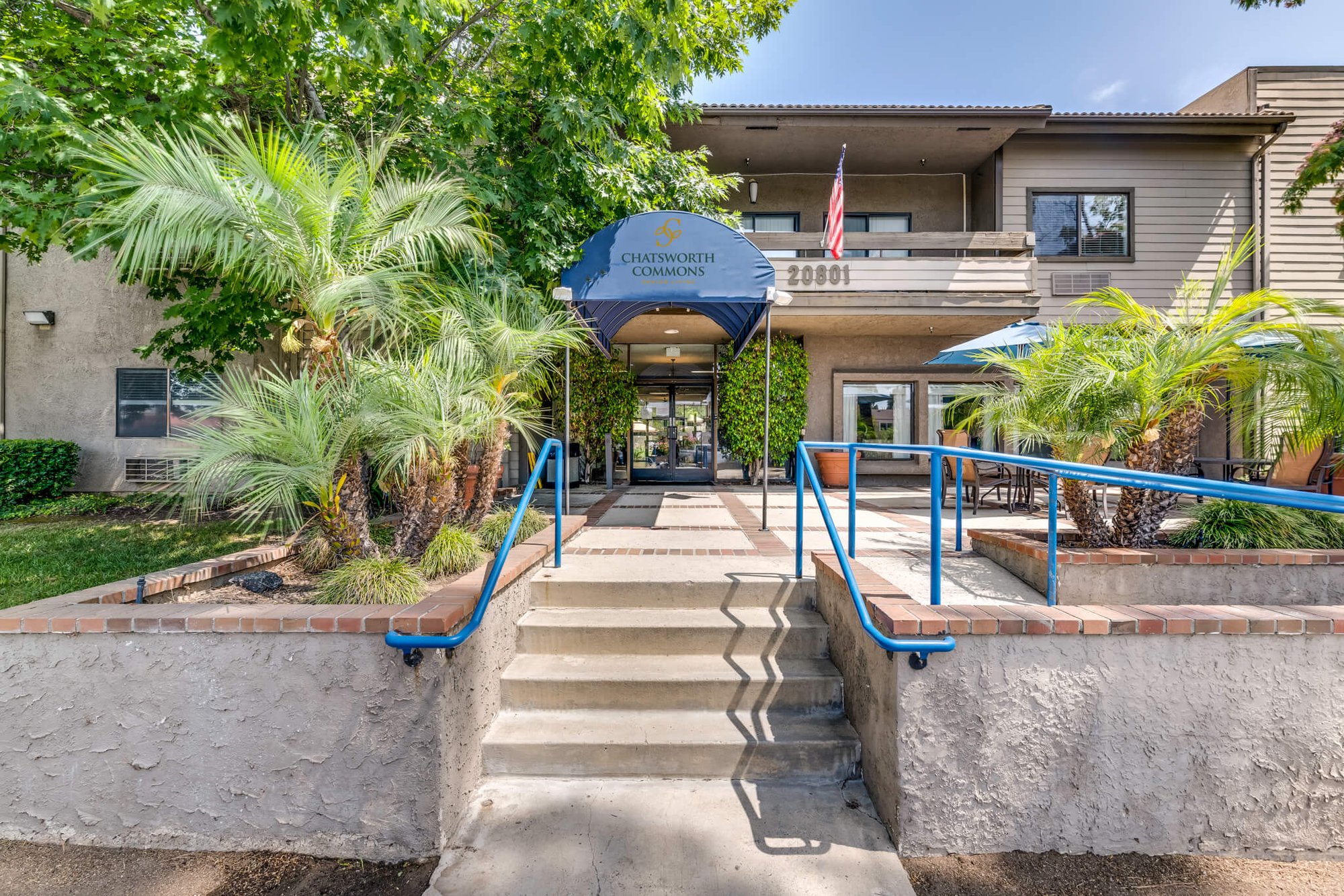 Entrance of Chatsworth Commons with landscaping