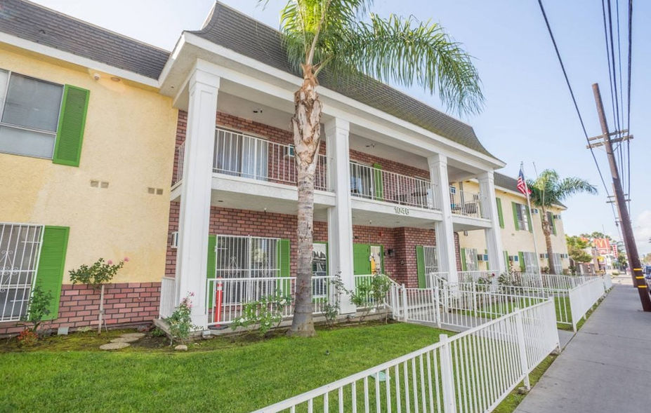 Exterior view of Glen Park at Long Beach
