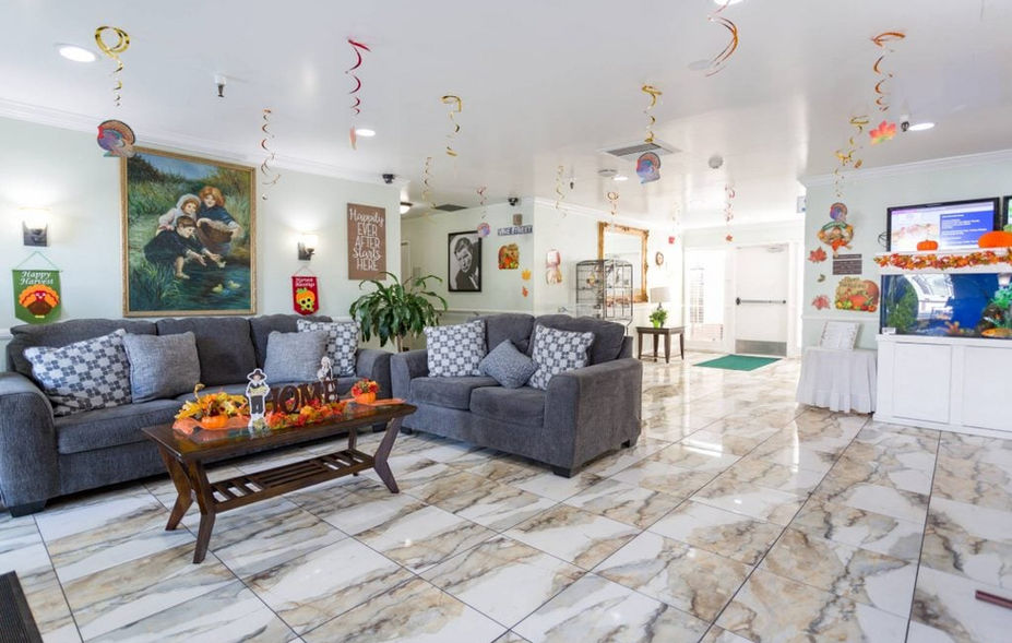 Cozy common area with decorations and seating